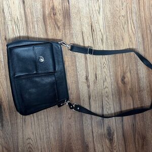 Black ROOTS Villager Leather Women's Crossbody Bag